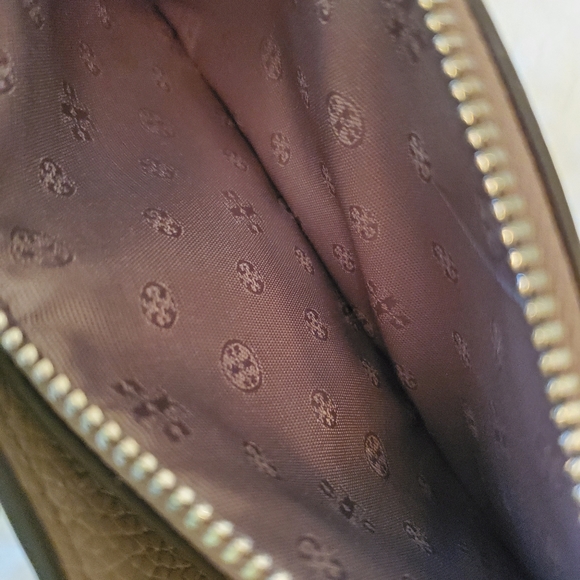TORY BURCH ⭐️NEW!⭐️ Tory Burch Britten Slim Envelope Wallet - Picture 9 of 10